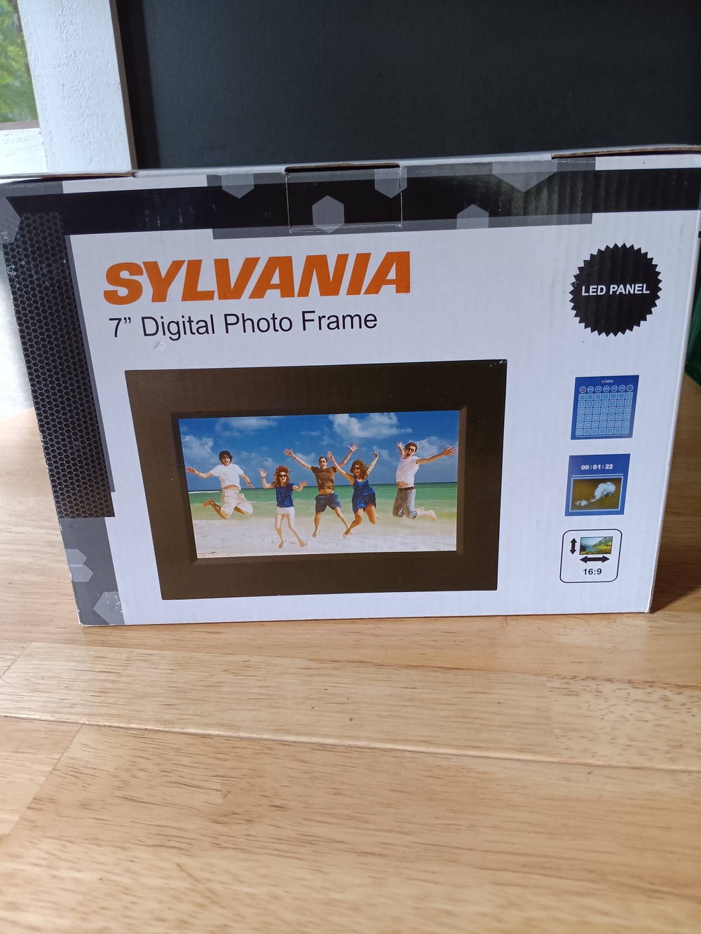 Sylvania 7" Digital Photo Frame - Black